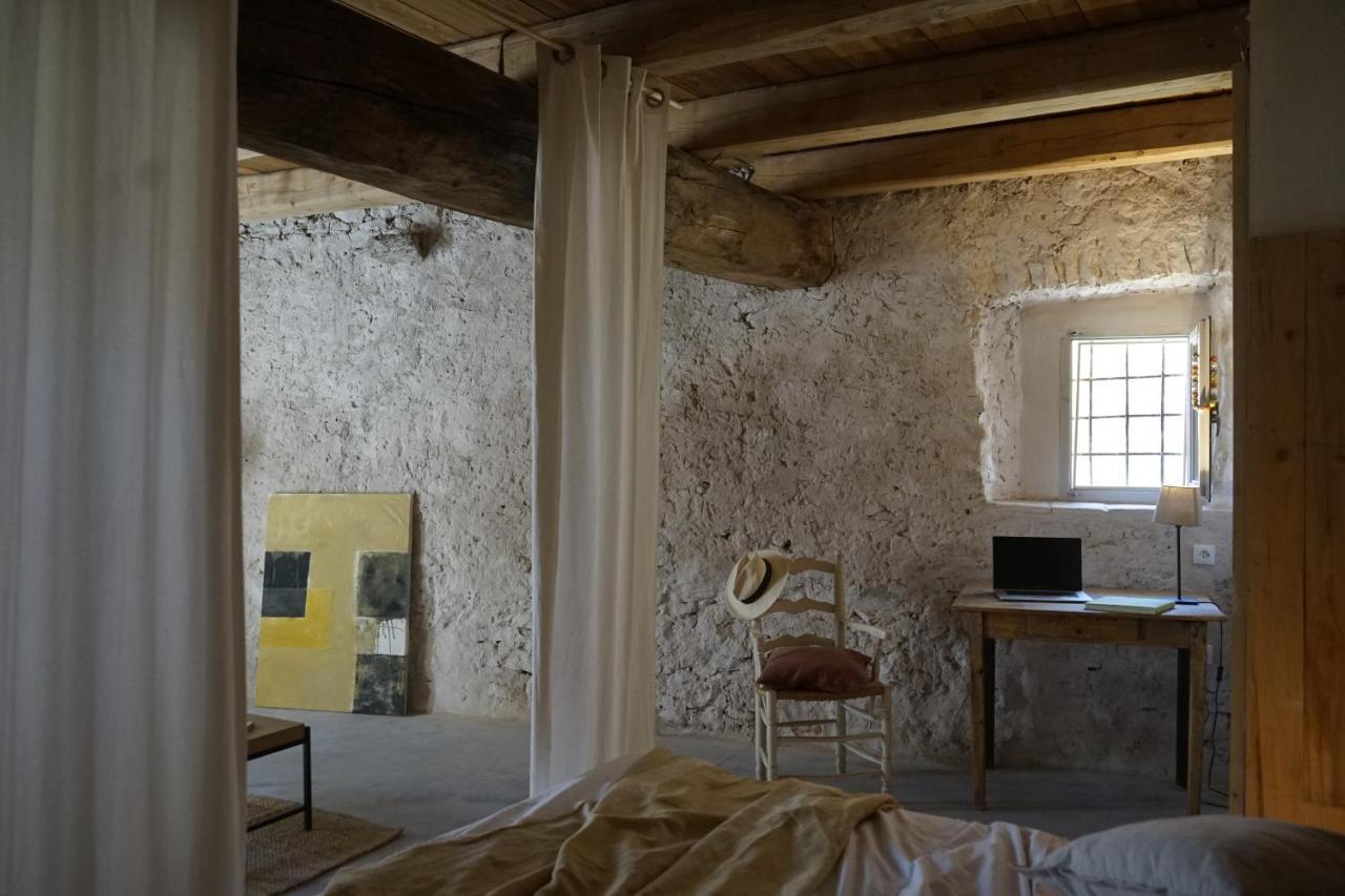 Can Tat, Loft In A Old Coach House Sant Jordi Desvalls 外观 照片