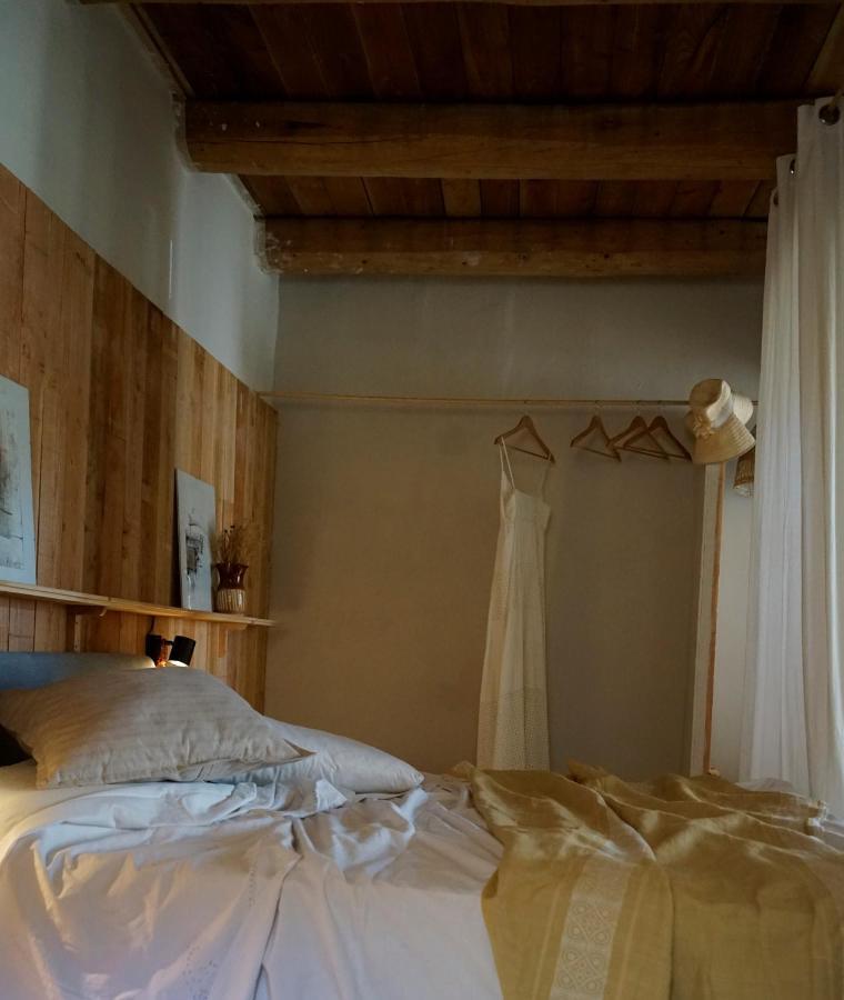 Can Tat, Loft In A Old Coach House Sant Jordi Desvalls 外观 照片