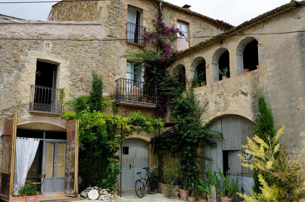Can Tat, Loft In A Old Coach House Sant Jordi Desvalls 外观 照片